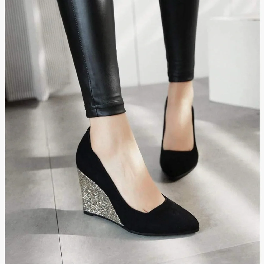 NEW Elegant Black and Gold Wedge Heels Size 8